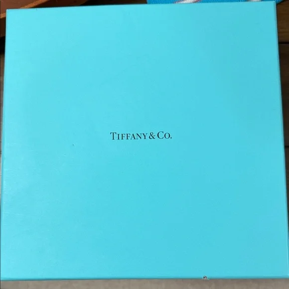 Tiffany & Co. Eau De Parfum 2.5 oz and Body Lotion gift set - Picture 10 of 14